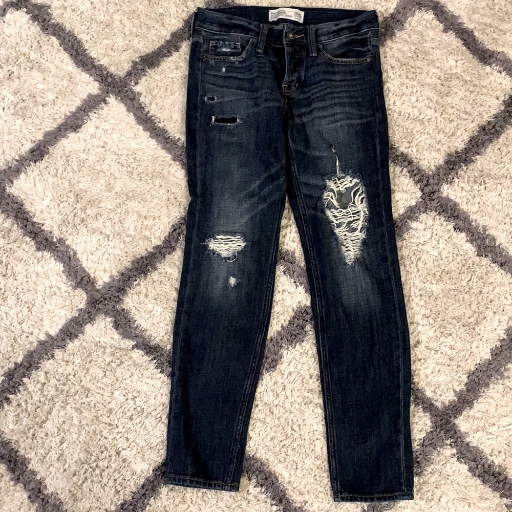 00 Ripped A&F jeans